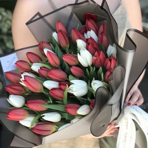 51 Kırmızı Beyaz Lale Buketi